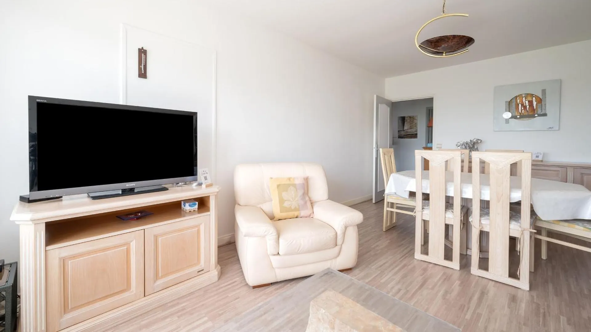 Appartement De L'Isle - Welkeys Παρίσι 0*,  Γαλλία